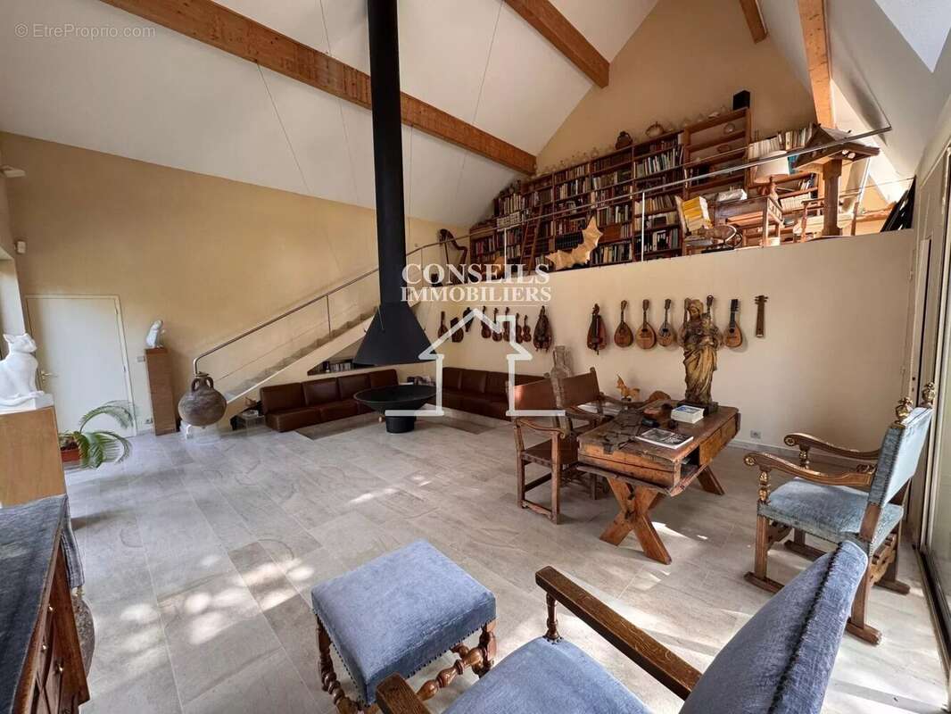 Maison à SAINT-JULIEN-DU-SAULT