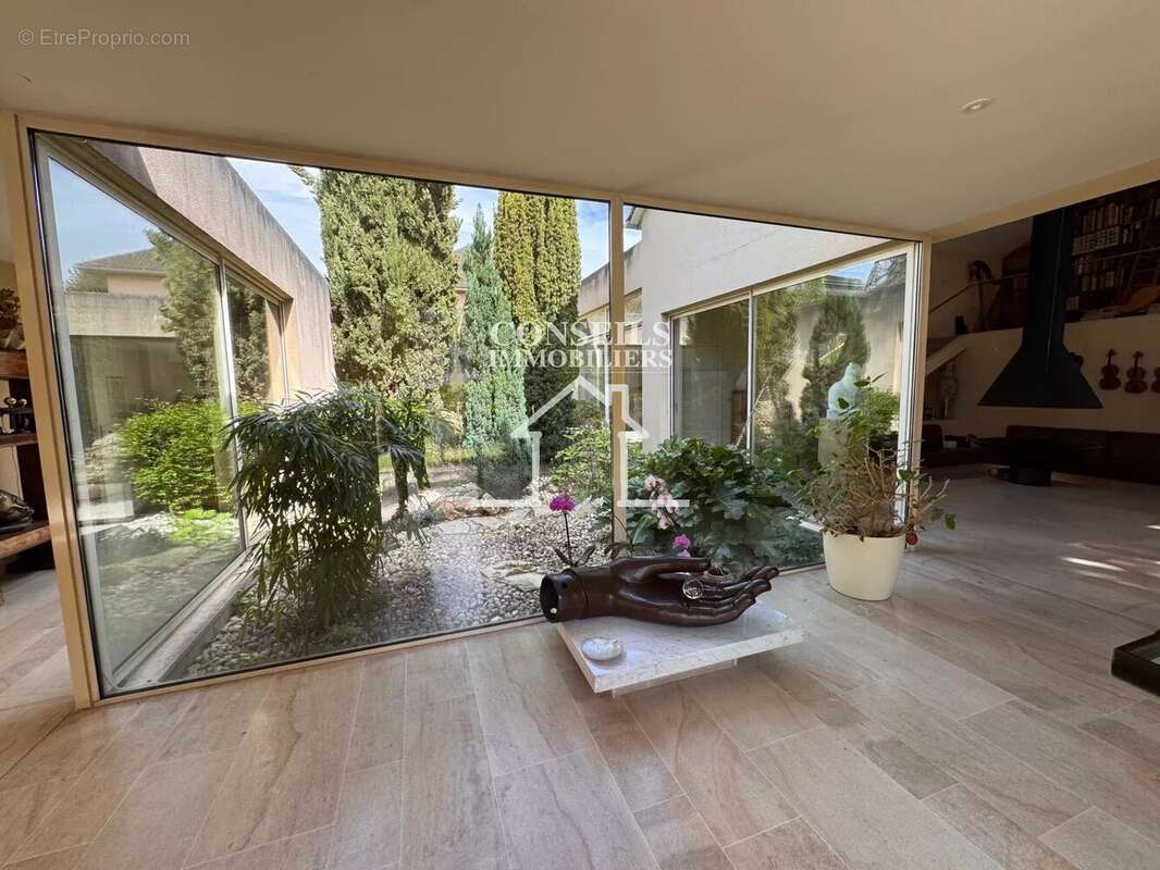 Maison à SAINT-JULIEN-DU-SAULT