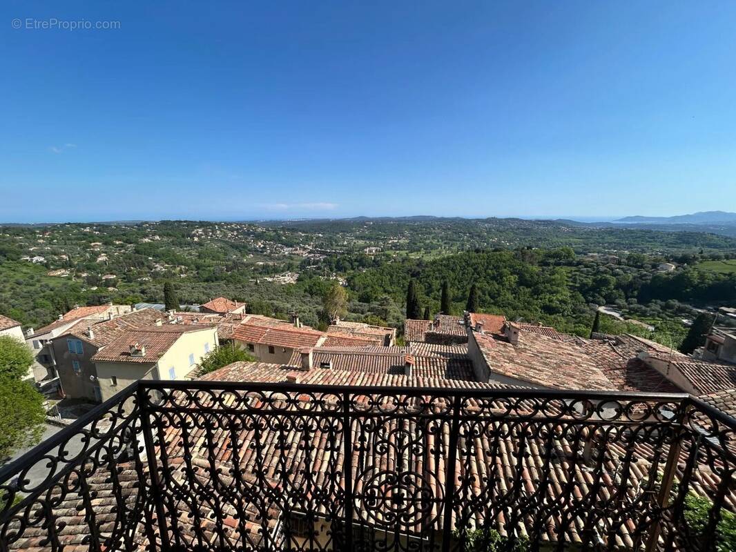 Appartement à CHATEAUNEUF-GRASSE