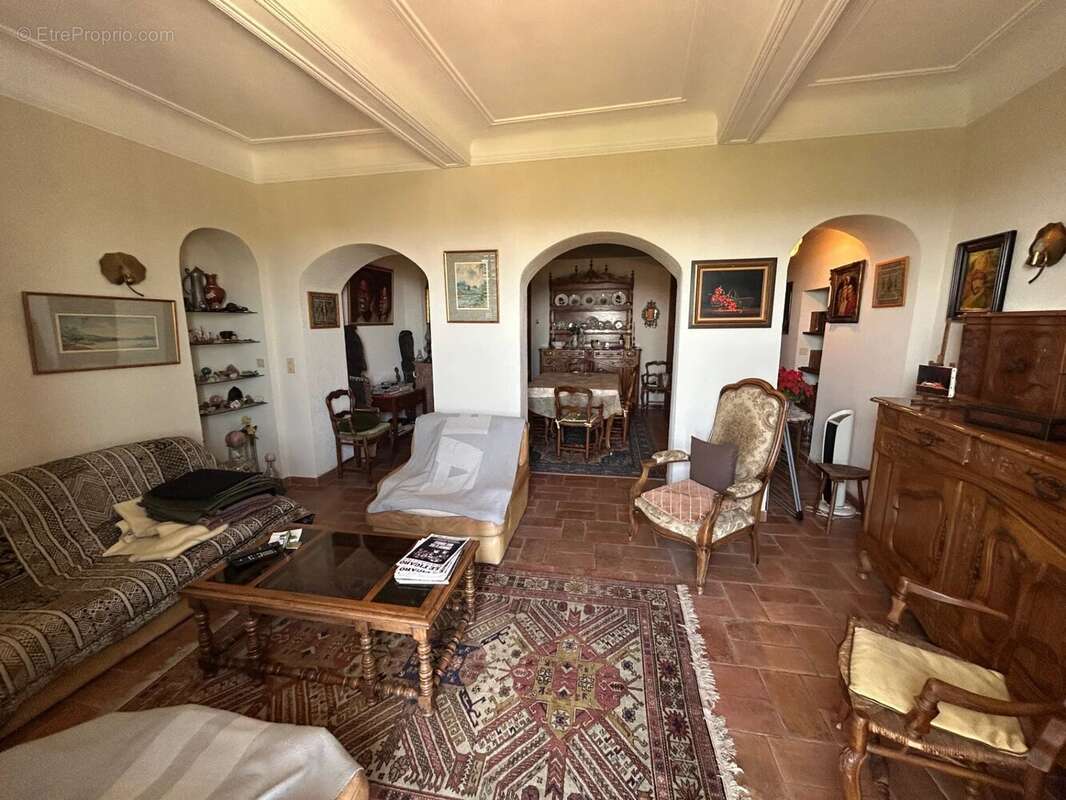 Appartement à CHATEAUNEUF-GRASSE