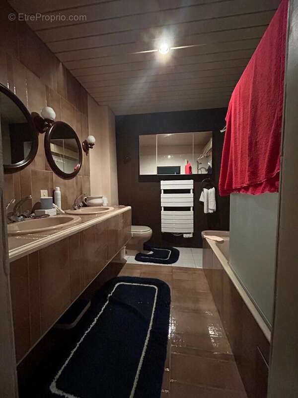 Appartement à CHATEAUNEUF-GRASSE