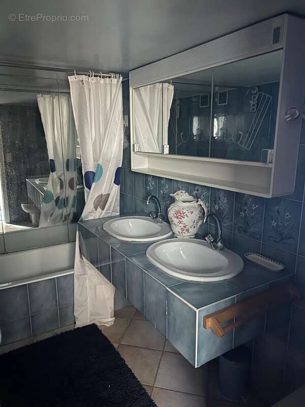 Appartement à CHATEAUNEUF-GRASSE