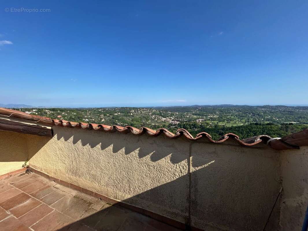 Appartement à CHATEAUNEUF-GRASSE