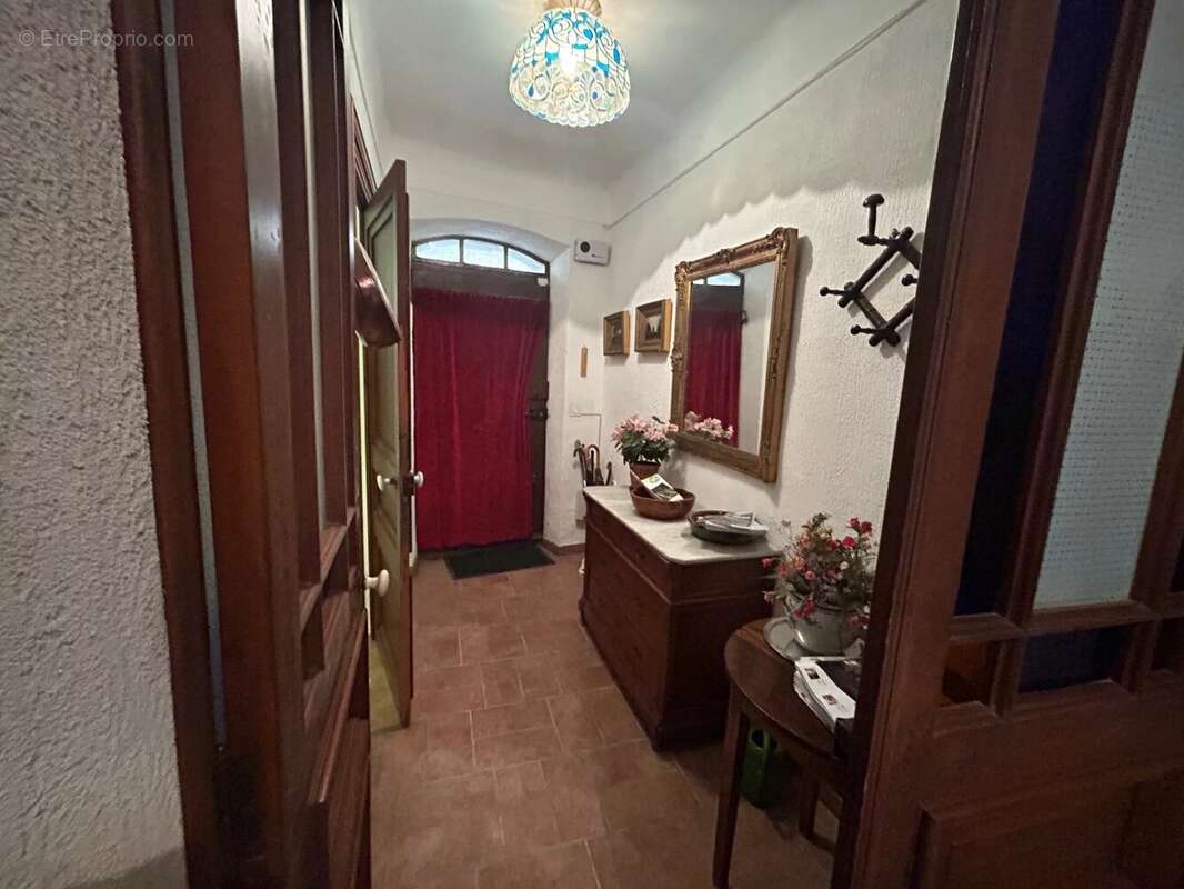 Appartement à CHATEAUNEUF-GRASSE