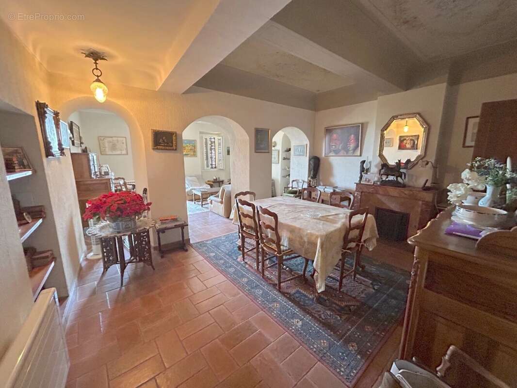 Appartement à CHATEAUNEUF-GRASSE