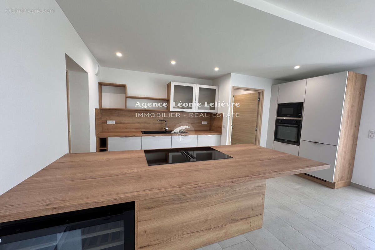 Maison à LES ISSAMBRES