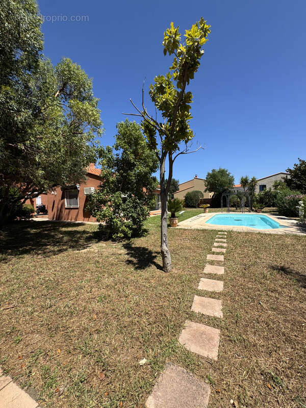 Maison à PEZILLA-LA-RIVIERE