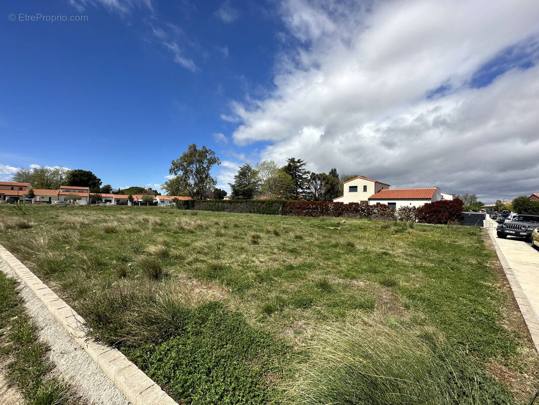 Terrain à SAINT-CYPRIEN