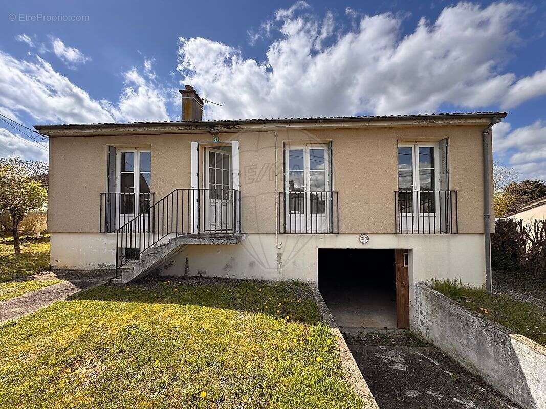 Maison à SANCERGUES