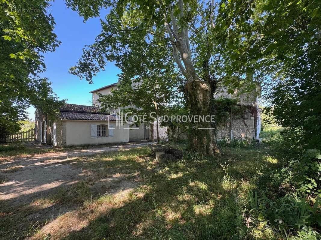 Maison à PERNES-LES-FONTAINES