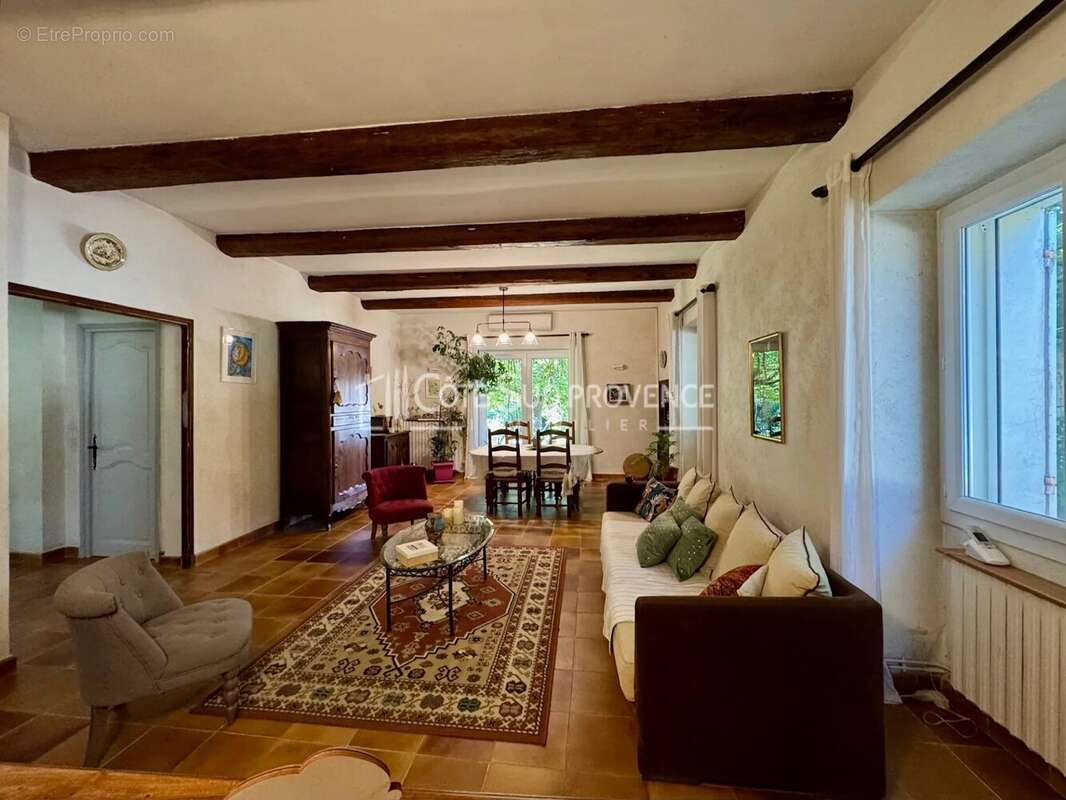 Maison à PERNES-LES-FONTAINES