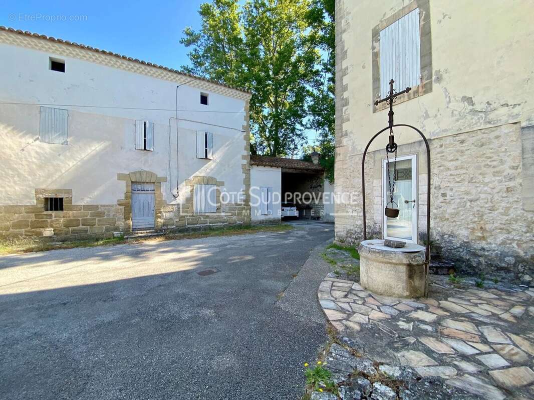 Maison à PERNES-LES-FONTAINES