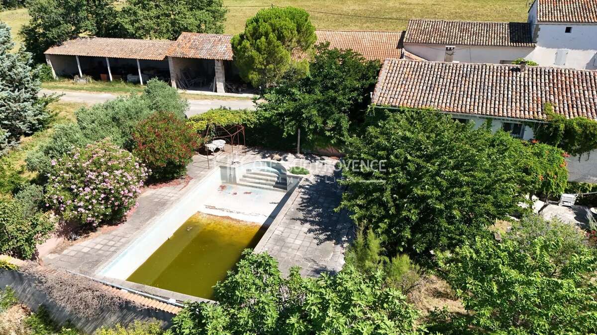 Maison à PERNES-LES-FONTAINES