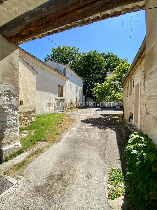 Maison à PERNES-LES-FONTAINES