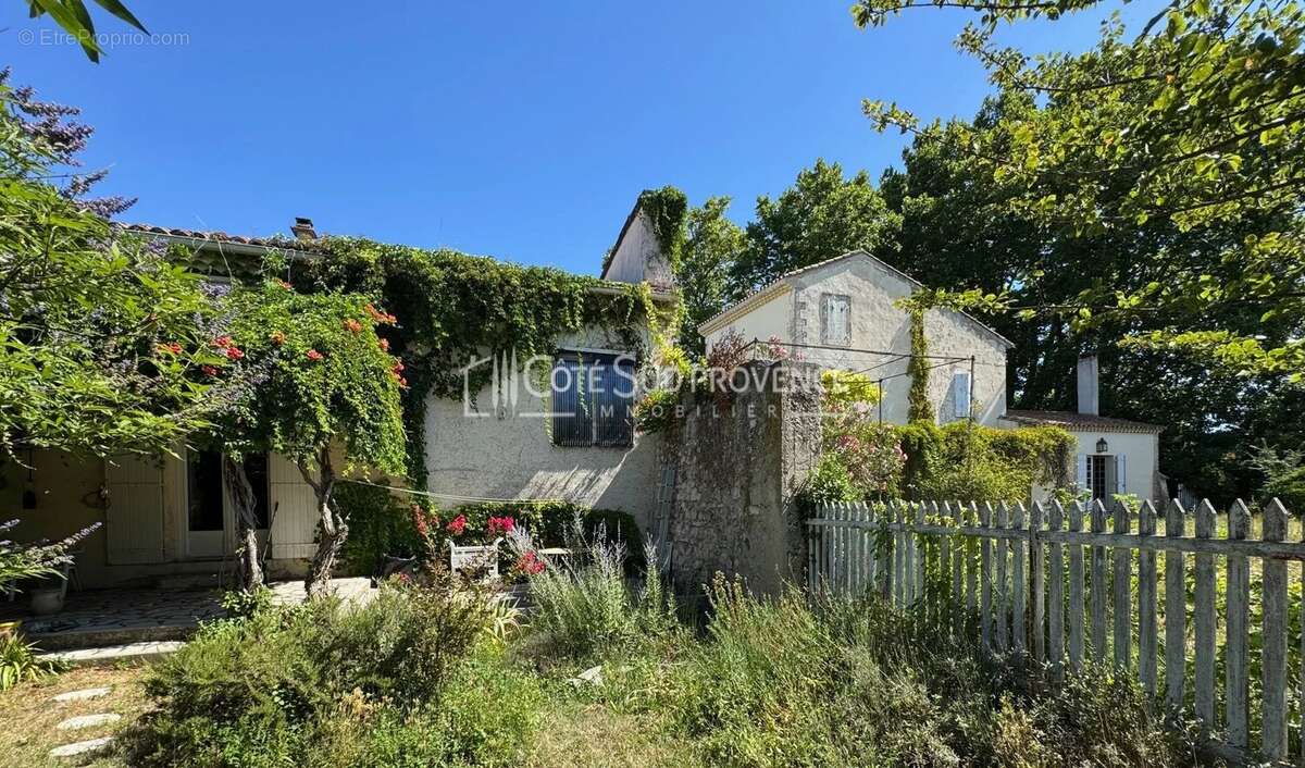 Maison à PERNES-LES-FONTAINES