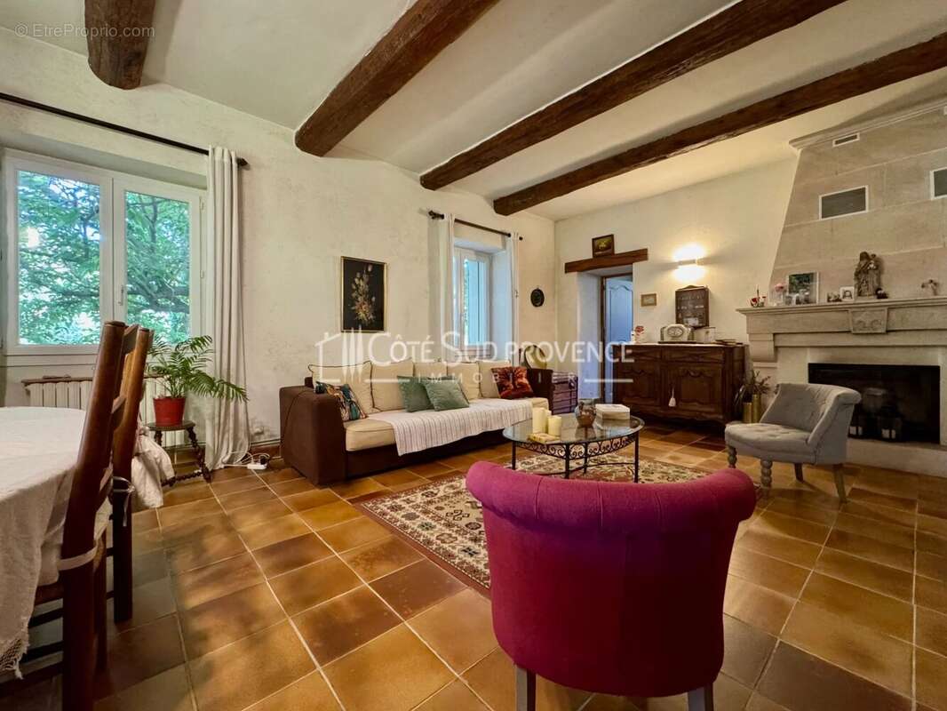 Maison à PERNES-LES-FONTAINES