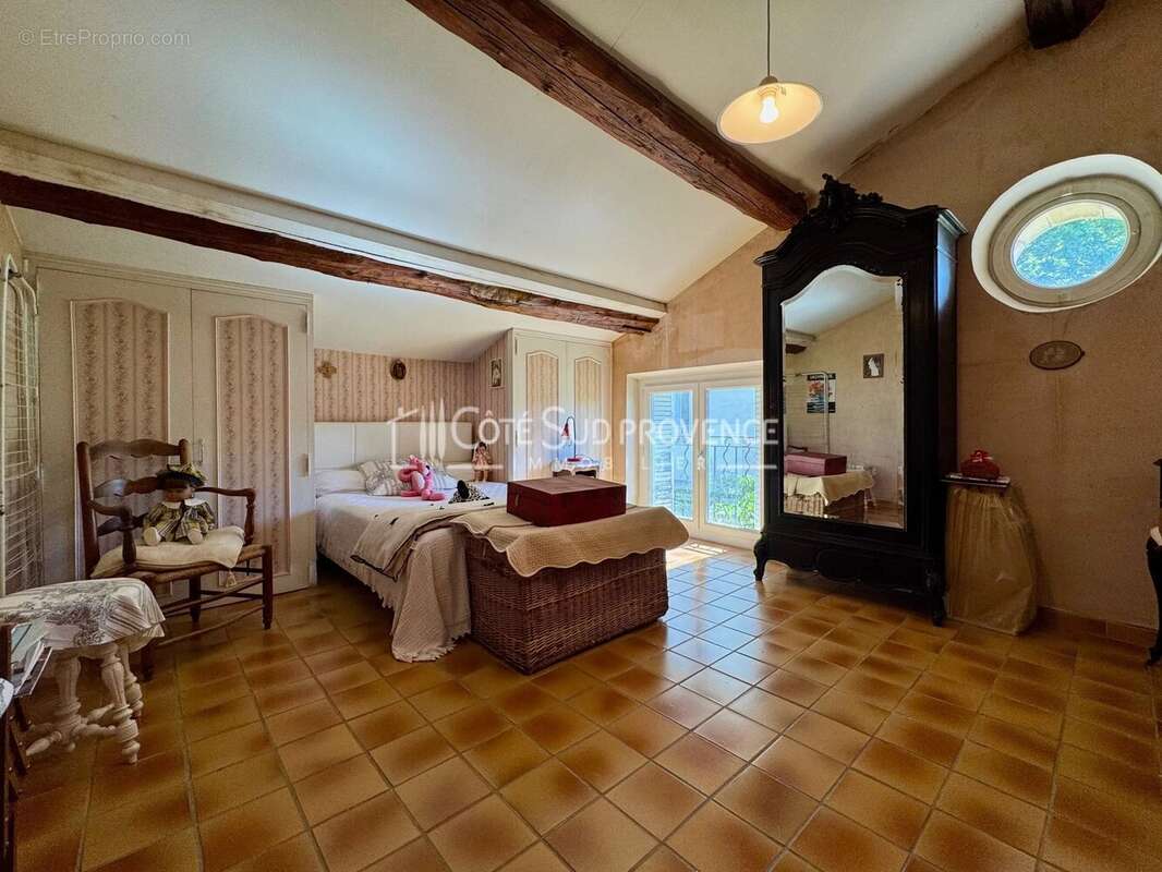 Maison à PERNES-LES-FONTAINES