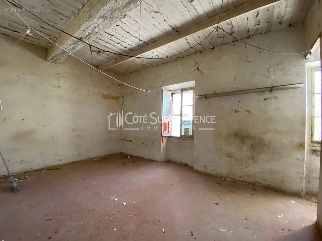 Maison à PERNES-LES-FONTAINES