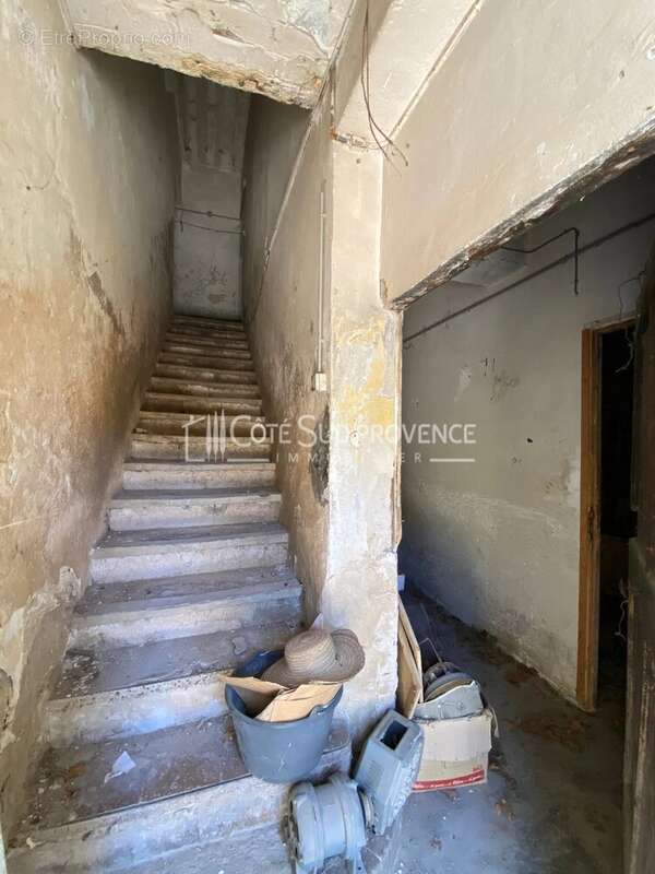 Maison à PERNES-LES-FONTAINES