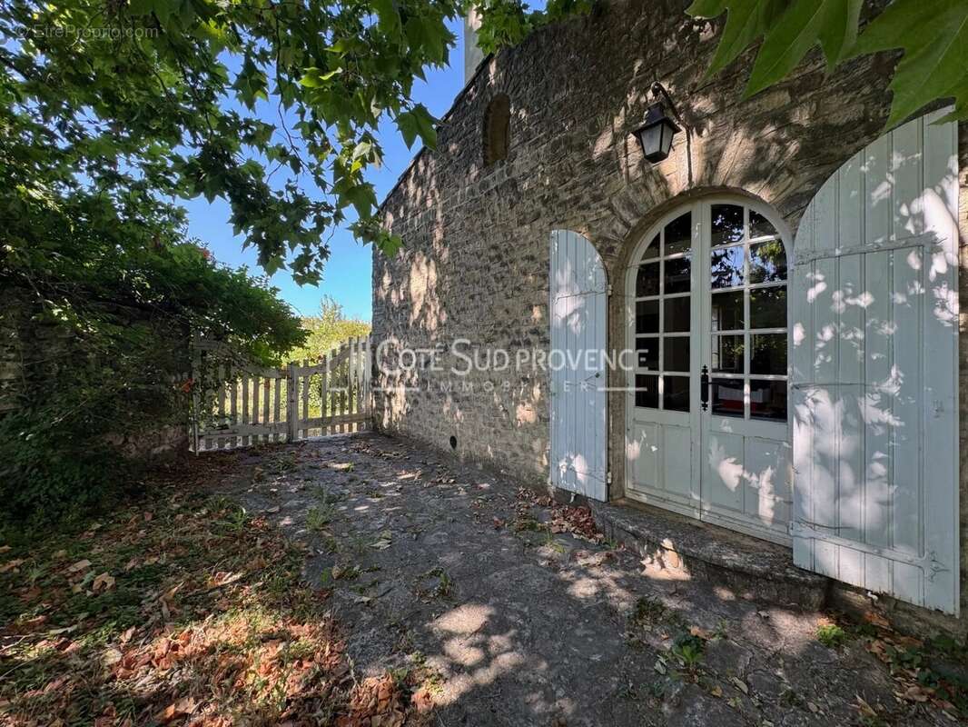 Maison à PERNES-LES-FONTAINES