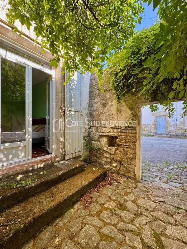 Maison à PERNES-LES-FONTAINES