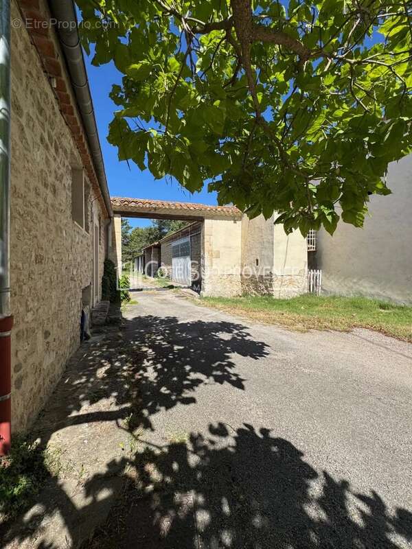 Maison à PERNES-LES-FONTAINES