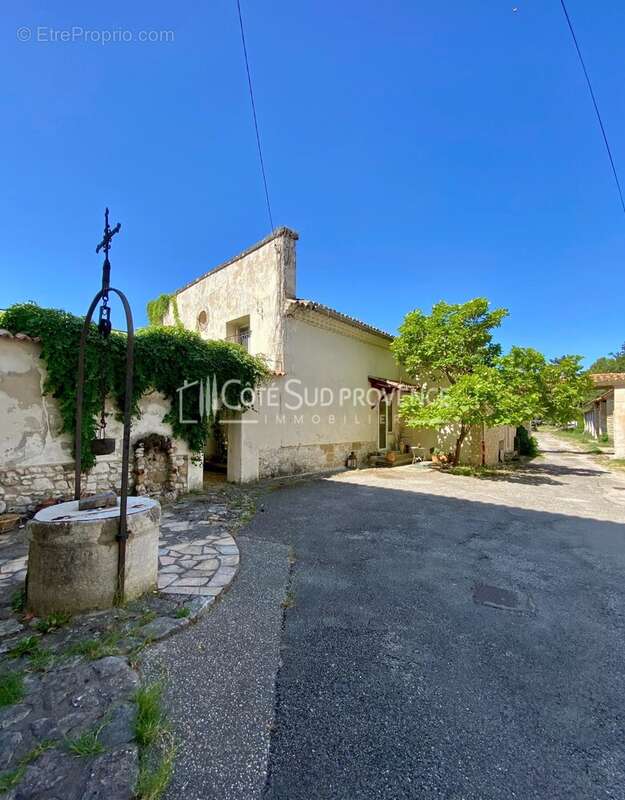 Maison à PERNES-LES-FONTAINES