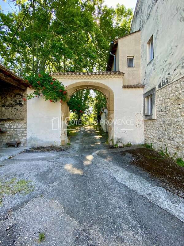 Maison à PERNES-LES-FONTAINES