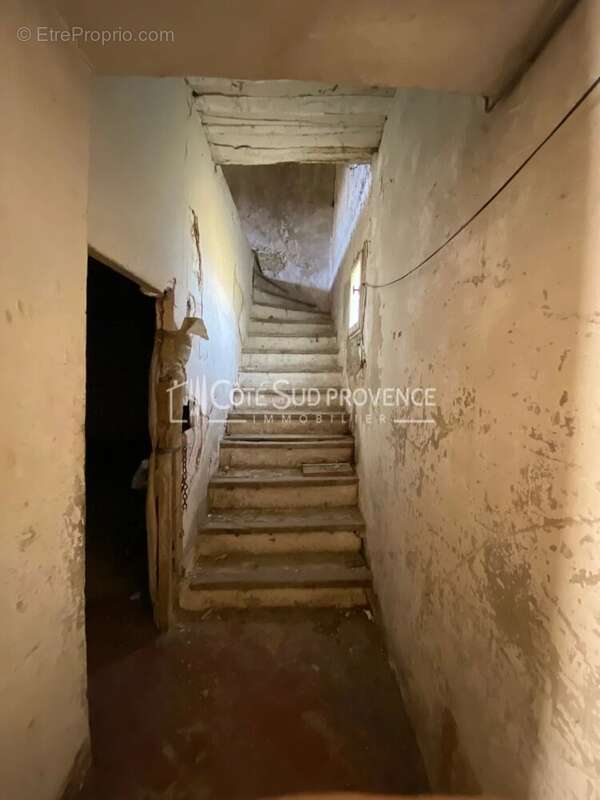 Maison à PERNES-LES-FONTAINES