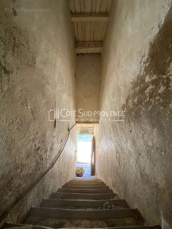 Maison à PERNES-LES-FONTAINES