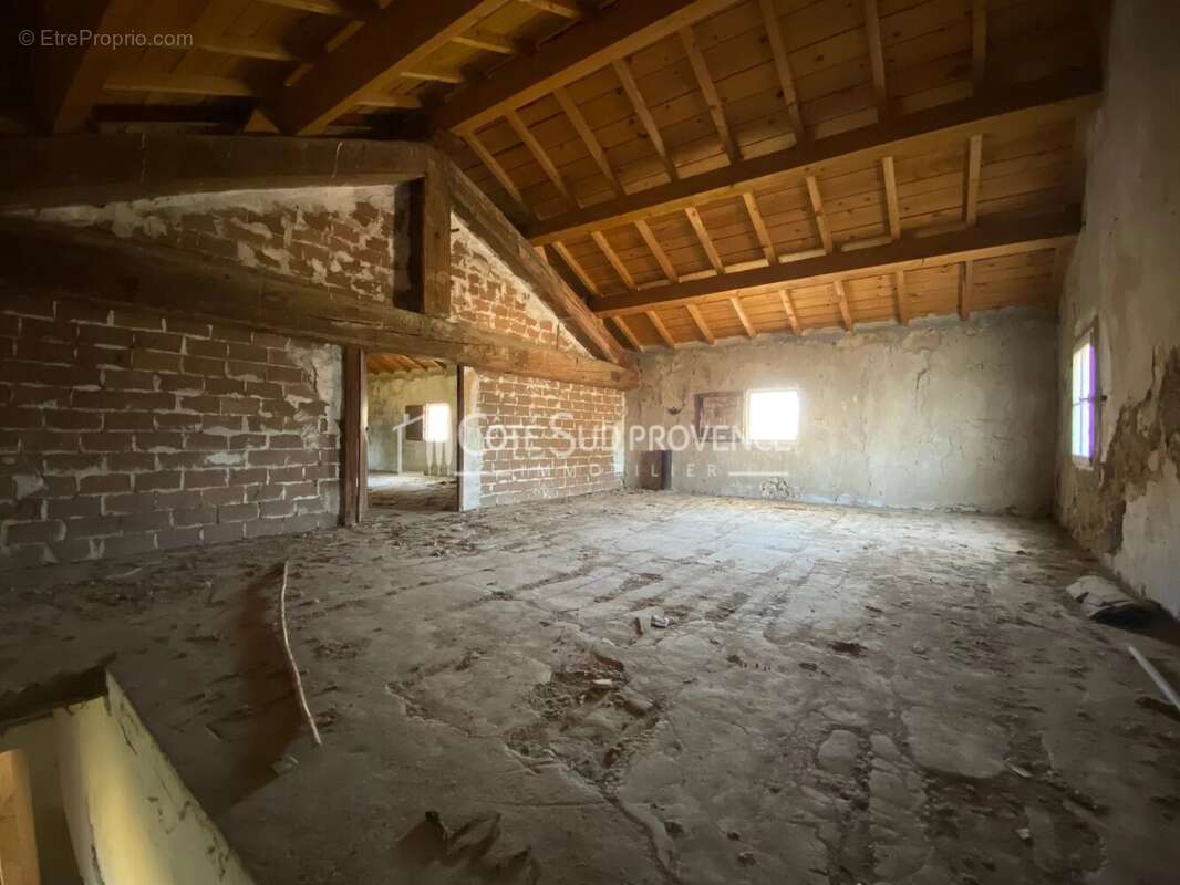 Maison à PERNES-LES-FONTAINES