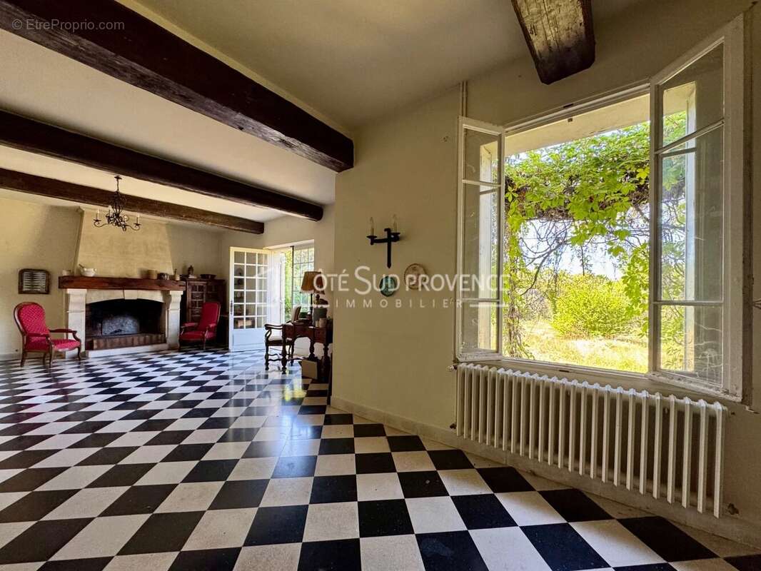 Maison à PERNES-LES-FONTAINES