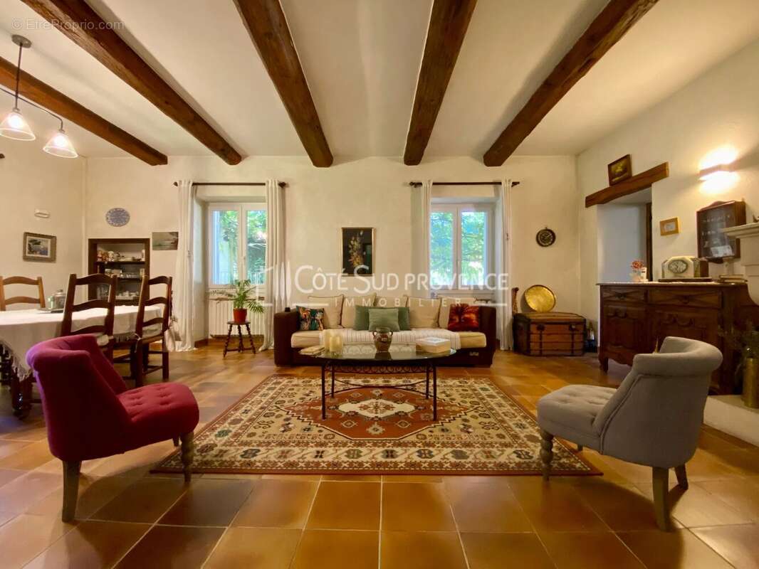 Maison à PERNES-LES-FONTAINES