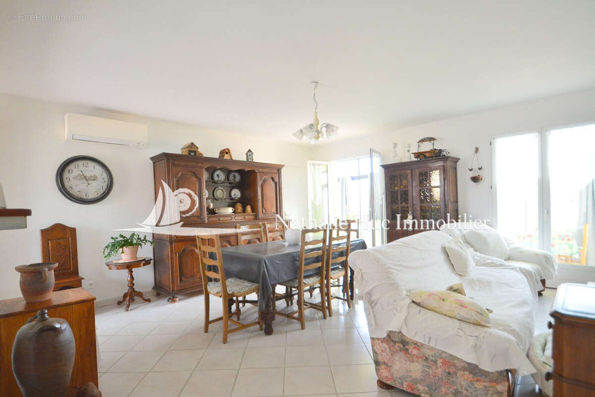 Maison à SAINT-LAURENT-DE-LA-SALANQUE