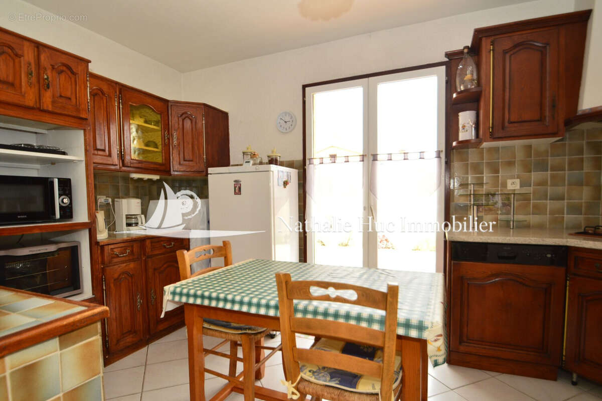 Maison à SAINT-LAURENT-DE-LA-SALANQUE