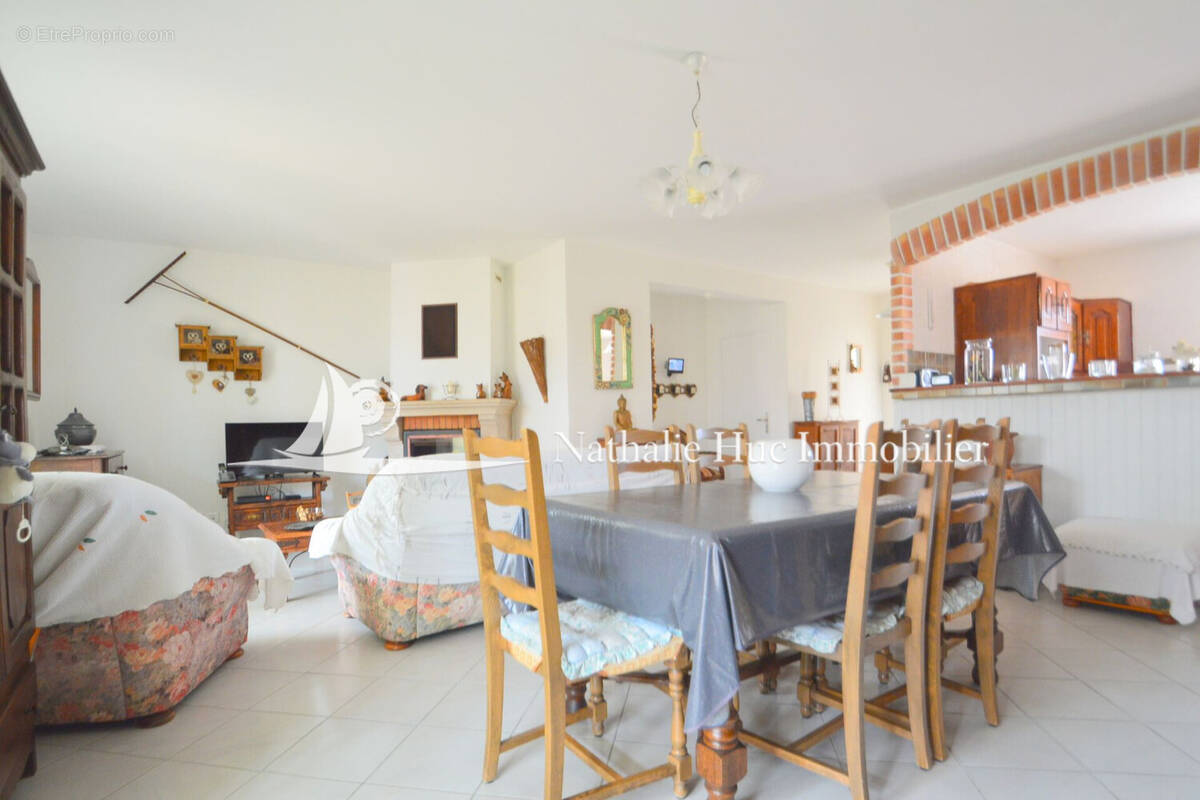 Maison à SAINT-LAURENT-DE-LA-SALANQUE