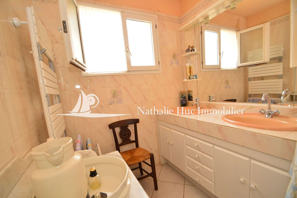 Maison à SAINT-LAURENT-DE-LA-SALANQUE