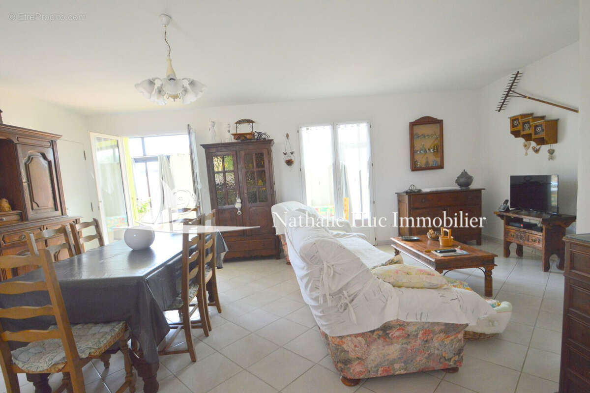 Maison à SAINT-LAURENT-DE-LA-SALANQUE