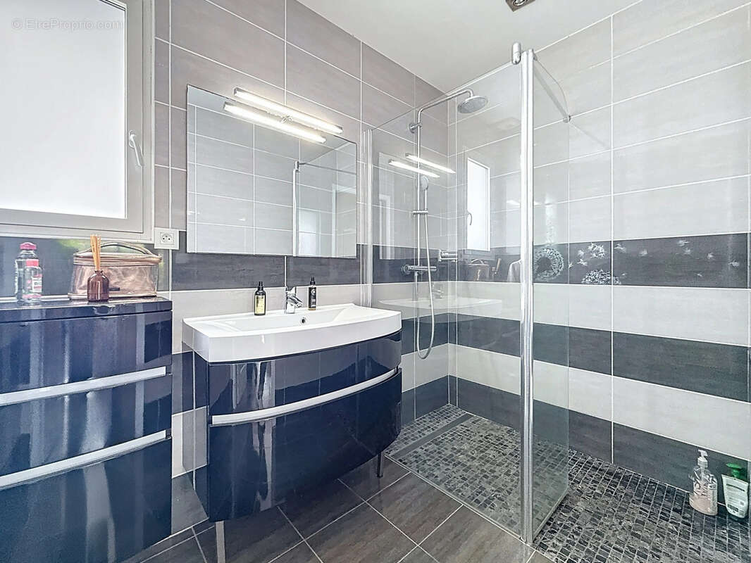 Maison à LA BARRE-DE-SEMILLY