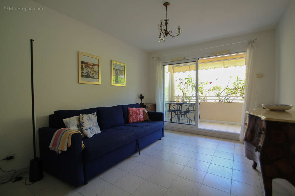 Appartement à VALLAURIS