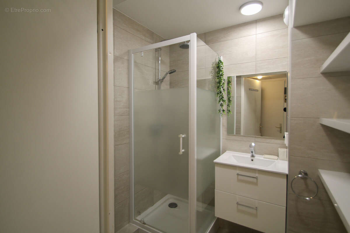 Appartement à VALLAURIS