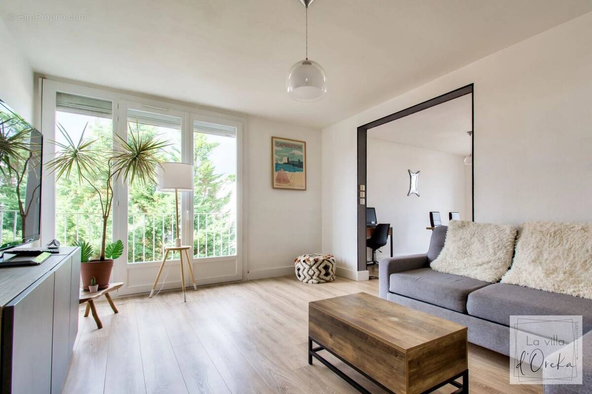 Appartement à VILLENAVE-D&#039;ORNON