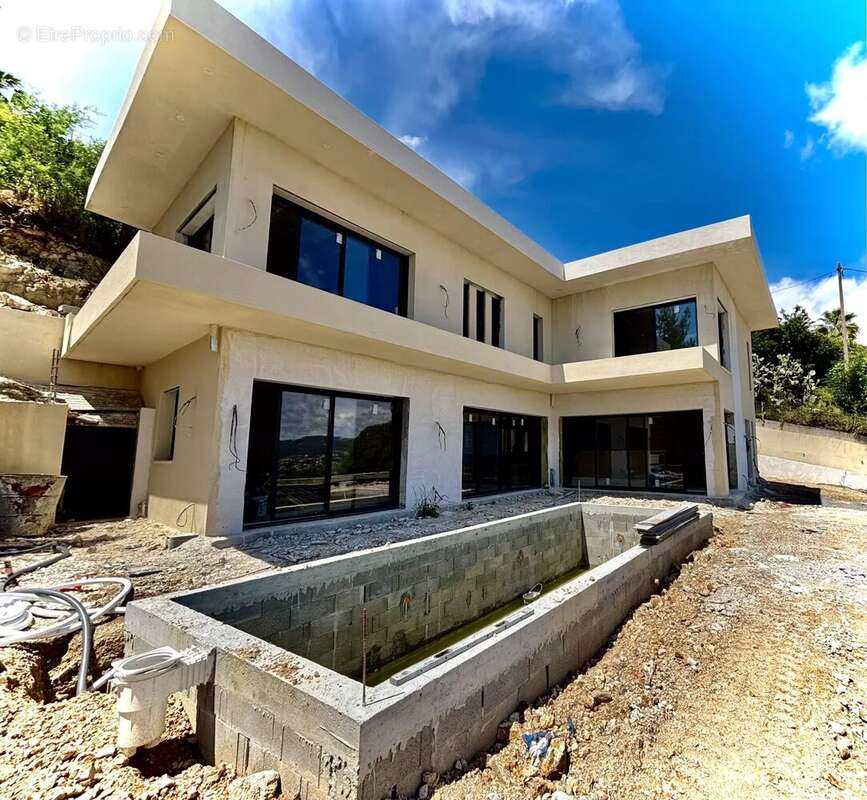 Maison à MANDELIEU-LA-NAPOULE