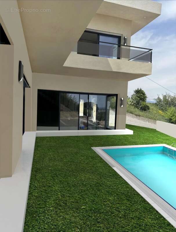 Maison à MANDELIEU-LA-NAPOULE