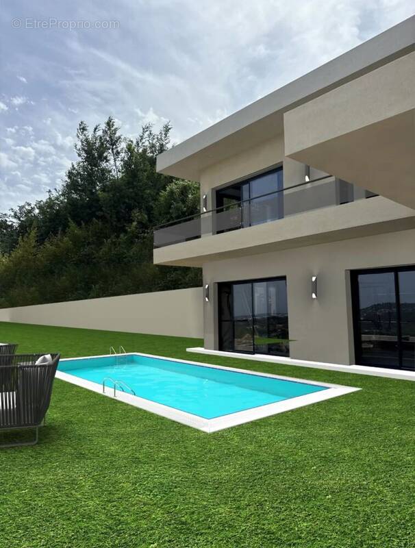 Maison à MANDELIEU-LA-NAPOULE