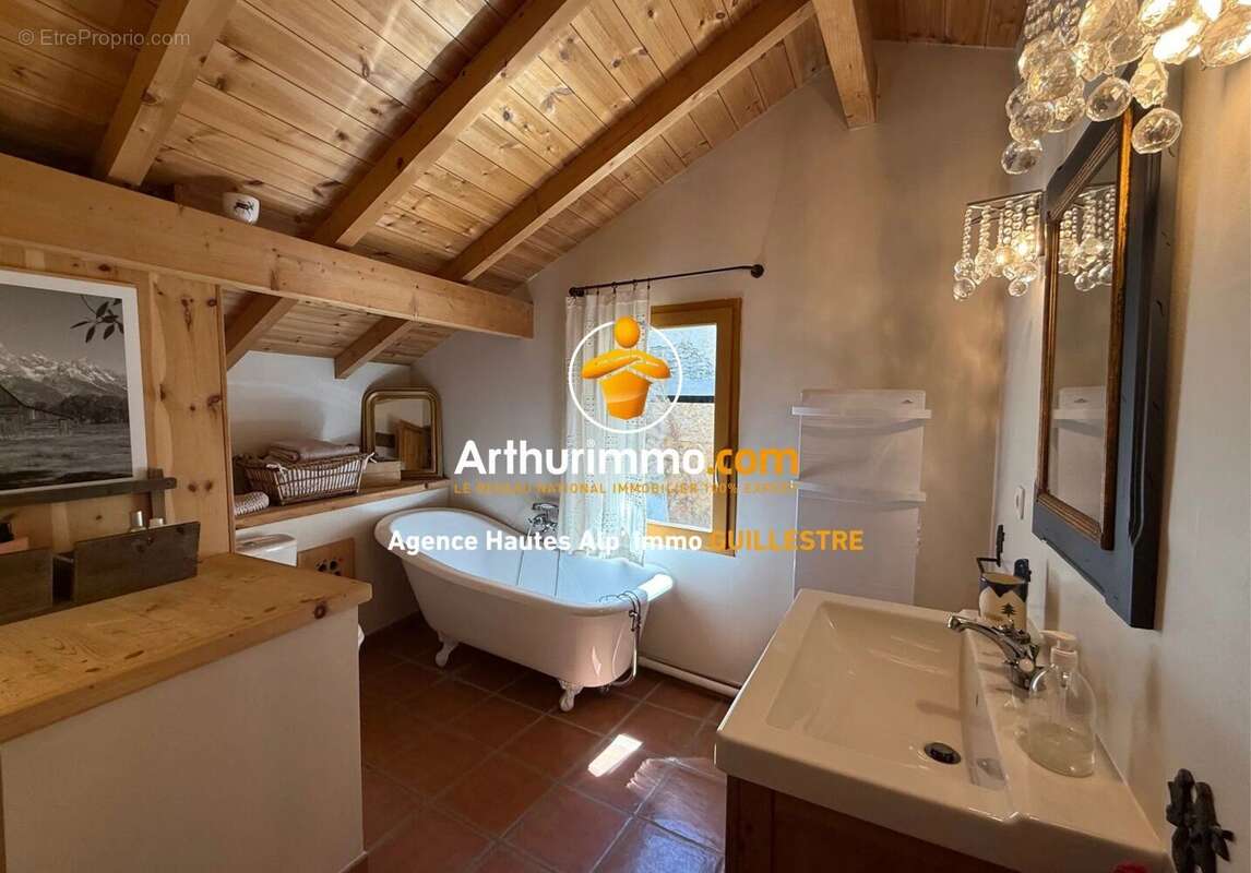 Maison à SAINT-VERAN