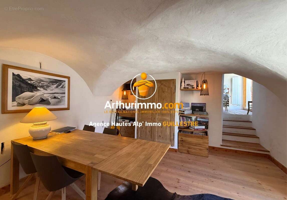 Maison à SAINT-VERAN