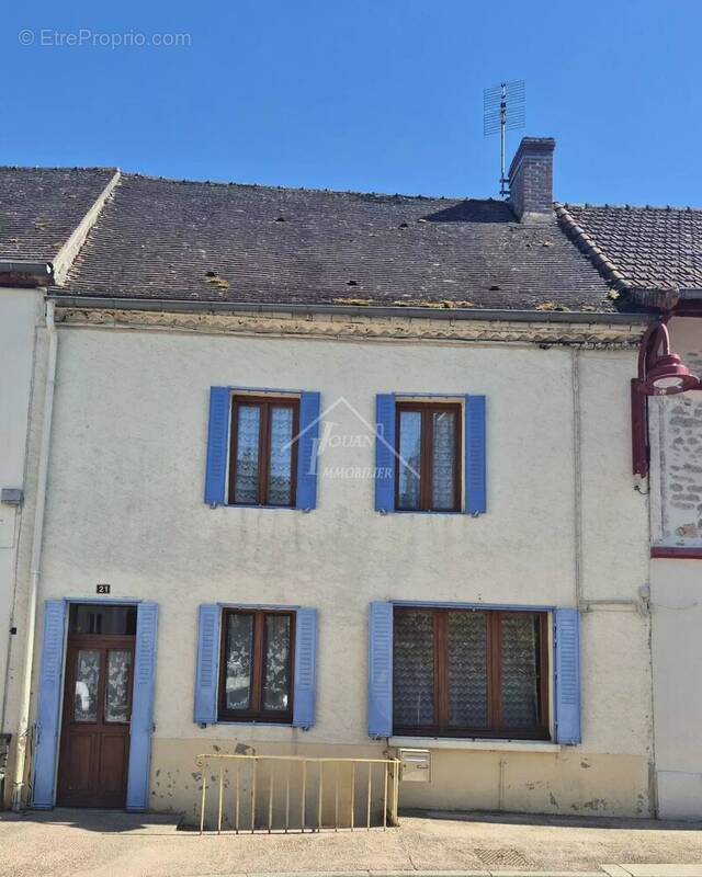 Maison à ECHASSIERES