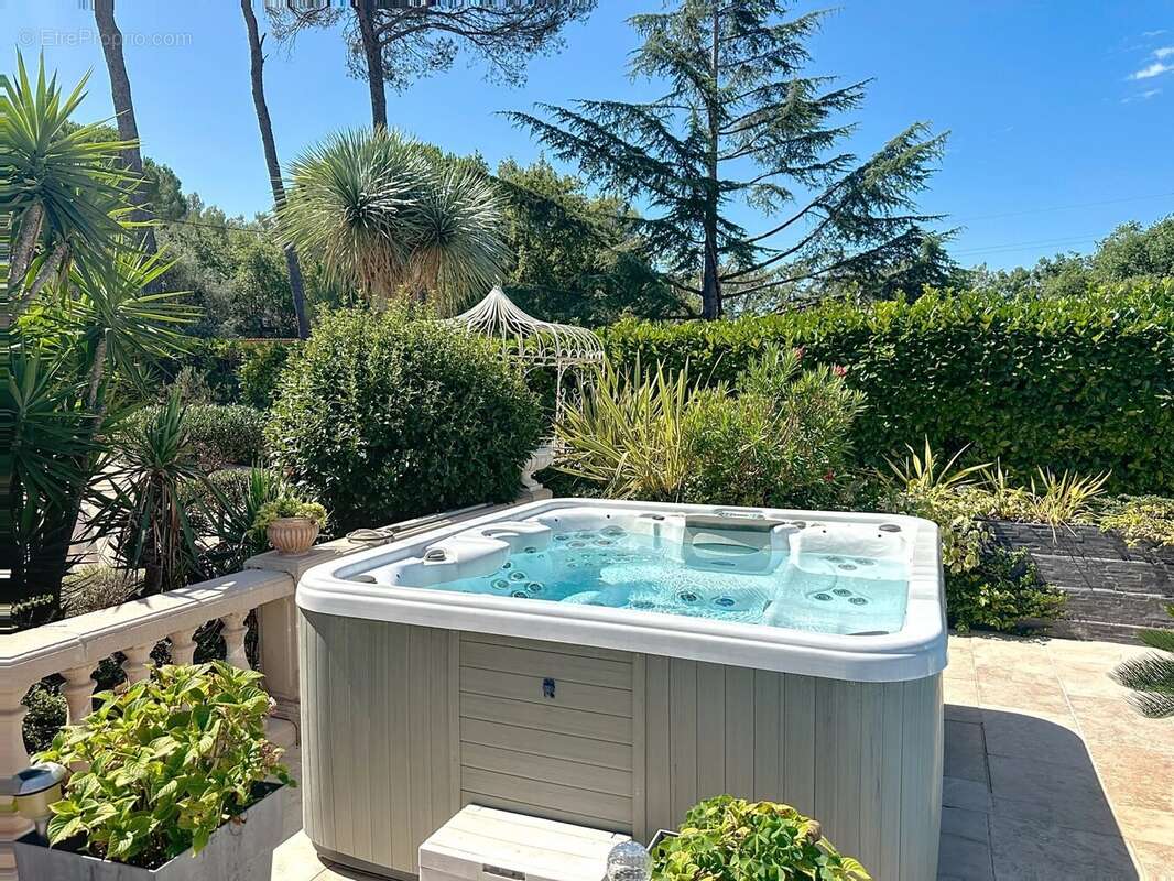 Maison à MOUANS-SARTOUX