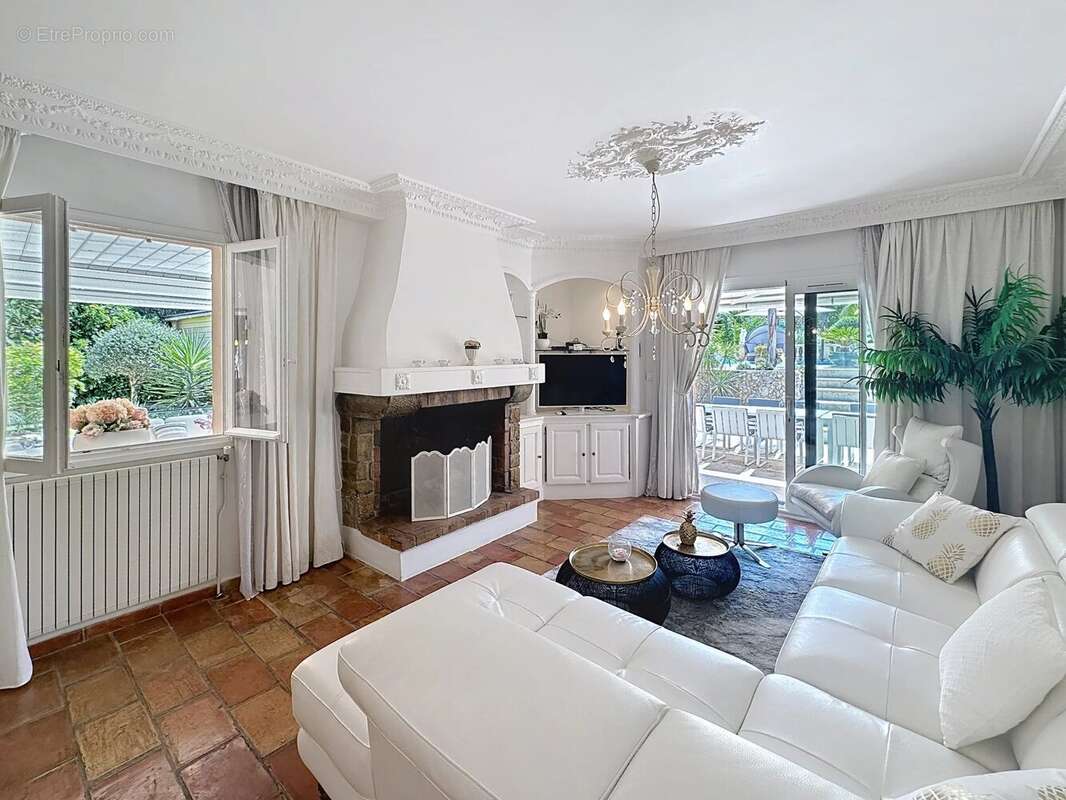 Maison à MOUANS-SARTOUX